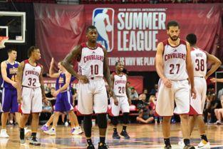 NBA夏季联赛：猛龙vs马刺,猛龙与马刺巅峰对决，精彩瞬间回顾”